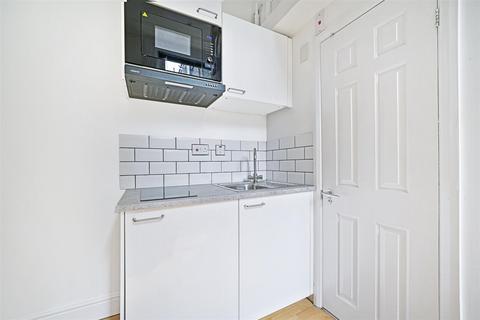 Studio to rent, Cheniston Gardens, London W8