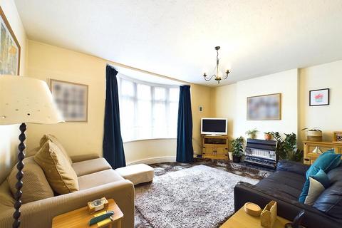 2 Ickenham Close, Ruislip, HA4 7DJ