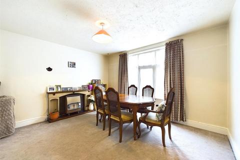 2 Ickenham Close, Ruislip, HA4 7DJ