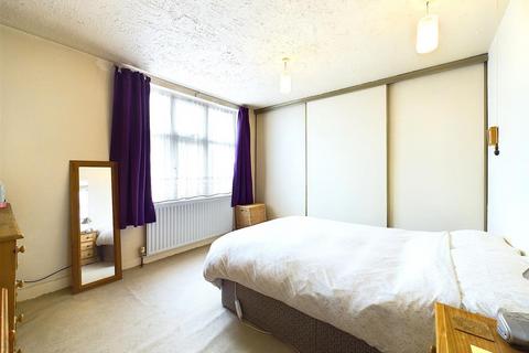 2 Ickenham Close, Ruislip, HA4 7DJ