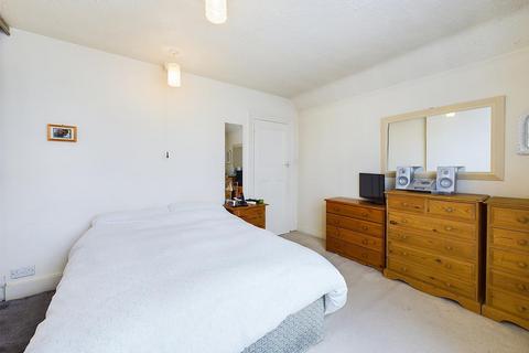 2 Ickenham Close, Ruislip, HA4 7DJ