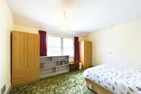 2 Ickenham Close, Ruislip, HA4 7DJ