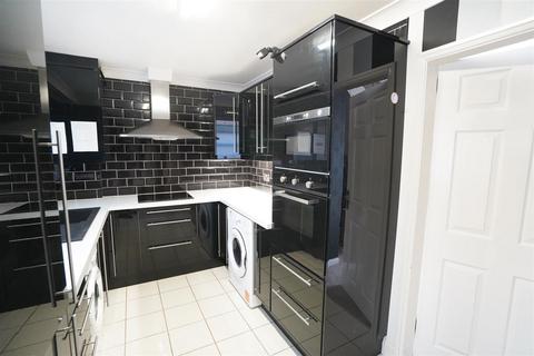 8 Cringle Close, Bolton, BL3 4XT