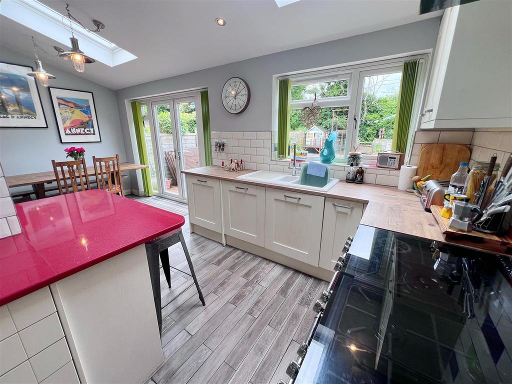 Kitchen Dining Area