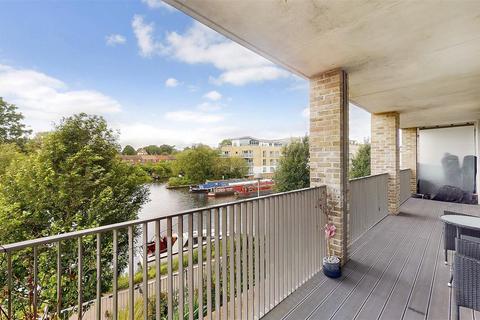 3 bedroom apartment for sale, Durham Wharf Drive, Brentford