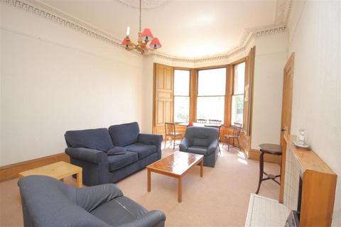 3 bedroom flat to rent, Gillespie Crescent
