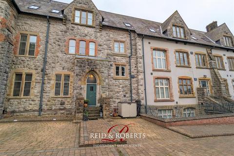 Holywell - 4 bedroom terraced house for sale