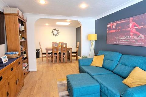 1 bedroom flat for sale, Lower Rock Gardens, Brighton