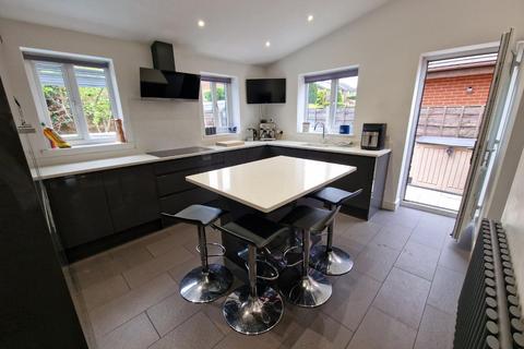 24 Elterwater Close, Bury, BL8 1UW
