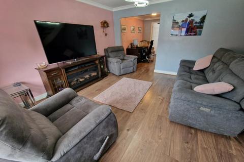 24 Elterwater Close, Bury, BL8 1UW