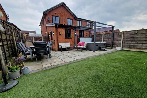 24 Elterwater Close, Bury, BL8 1UW