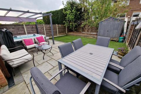 24 Elterwater Close, Bury, BL8 1UW