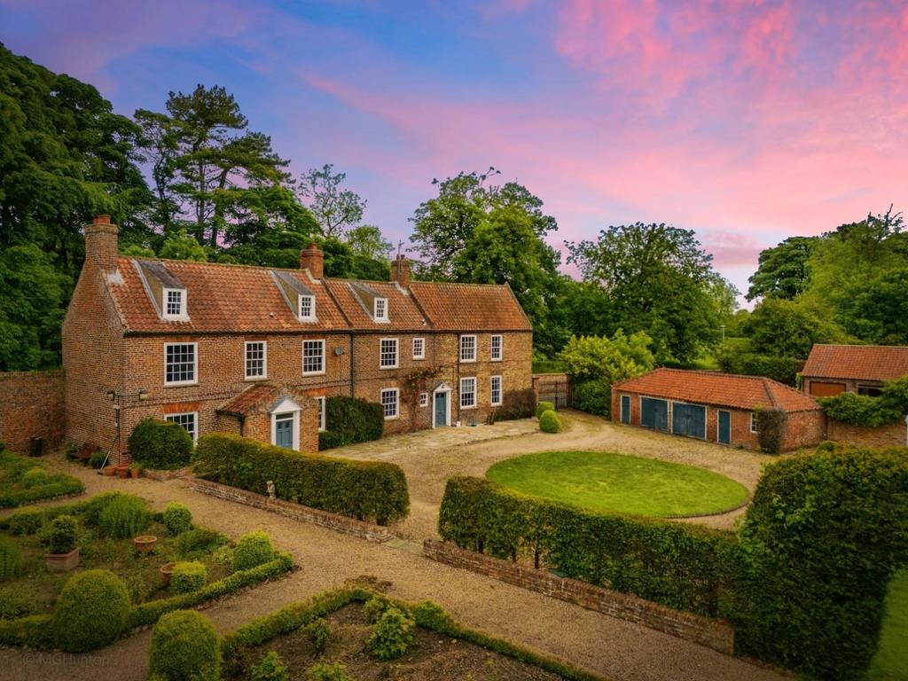Bessingby, Bridlington 7 bed detached house for sale £690,000