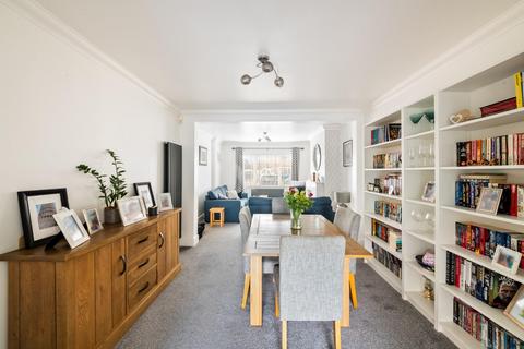 70 Goshawk Gardens, Hayes, UB4 8LB
