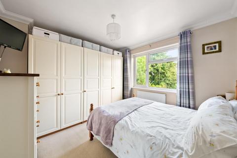 70 Goshawk Gardens, Hayes, UB4 8LB