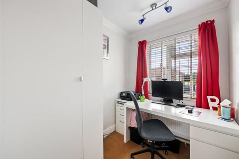 70 Goshawk Gardens, Hayes, UB4 8LB