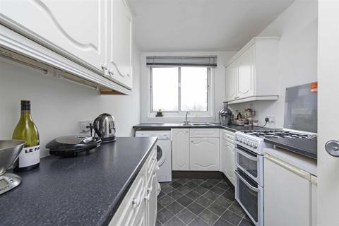 2 bedroom flat to rent, March Court, Warwick Drive, Putney