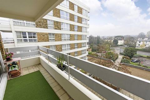 2 bedroom flat to rent, March Court, Warwick Drive, Putney