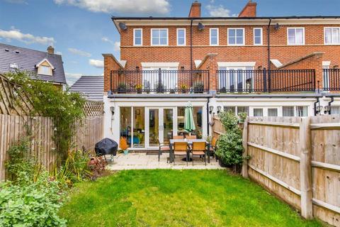 3 bedroom end of terrace house for sale, Mowbray Close, Epping