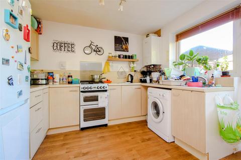 3 bedroom terraced house to rent, Bramshaw Road