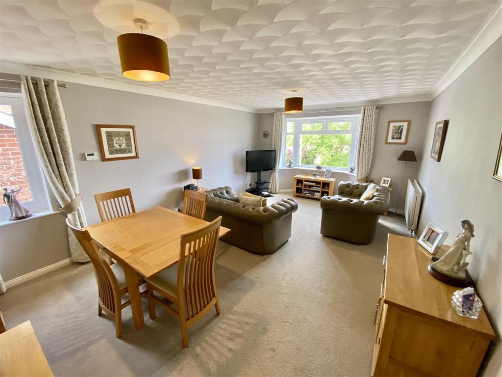 Open Plan Kitchen and Dining Room