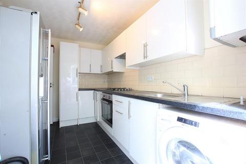 2 bedroom semi-detached house for sale, Ennerdale Close, Feltham TW14