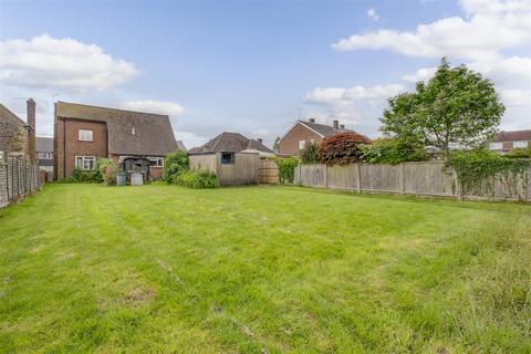 2 bedroom detached house for sale, Orchard Way, Holmer Green HP15