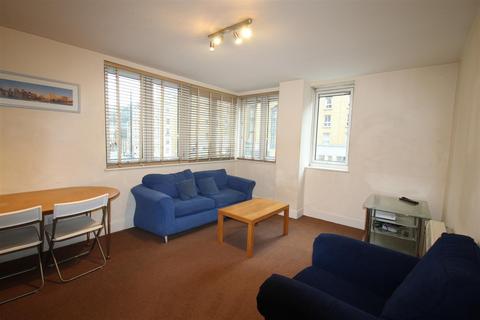 2 bedroom flat to rent, Skyline Plaza, Commercial Road, Aldgate East, London E1