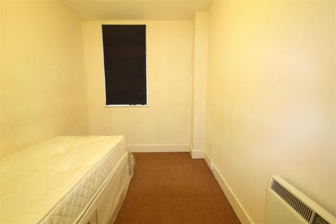 2 bedroom flat to rent, Skyline Plaza, Commercial Road, Aldgate East, London E1