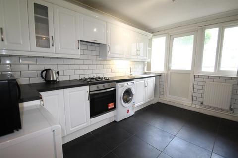 4 bedroom flat to rent, Clark Street, Whitechapel E1