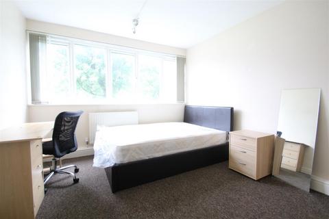 4 bedroom flat to rent, Clark Street, Whitechapel E1