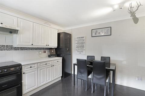 2 bedroom house for sale, Friars Close, Chingford E4