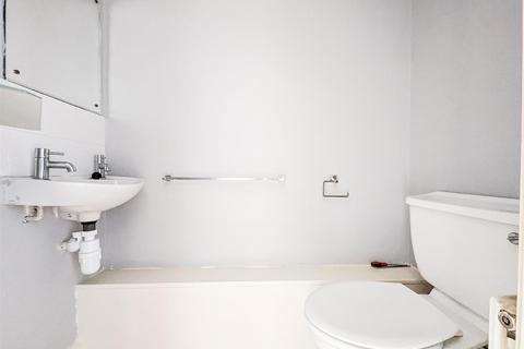 2a The Hillock, Astley, Manchester, M29 7GW
