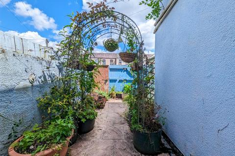 2 bedroom terraced house for sale, Leigh Road, Leigh