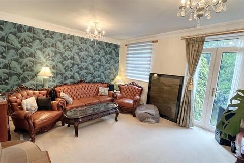 4 bedroom terraced house for sale, Courtlands Close, Birmingham B5