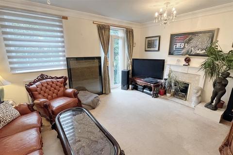 4 bedroom terraced house for sale, Courtlands Close, Birmingham B5