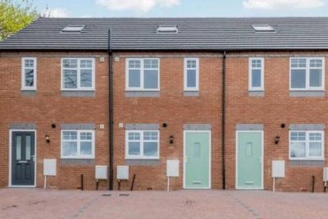 3 bedroom townhouse to rent, Rutland Road, Longton, Stoke-on-Trent