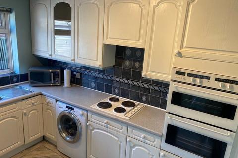3 bedroom semi-detached house to rent, Wollaton Vale, Nottingham. NG9 2GP