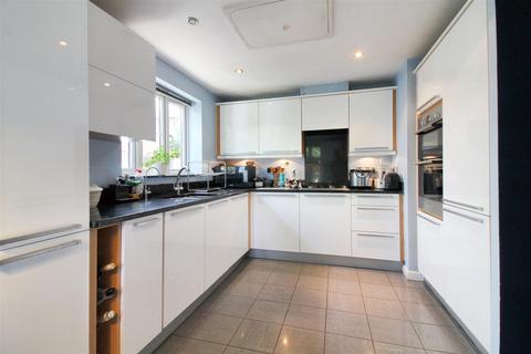 5 bedroom detached house for sale, Wykeham Path, Aylesbury