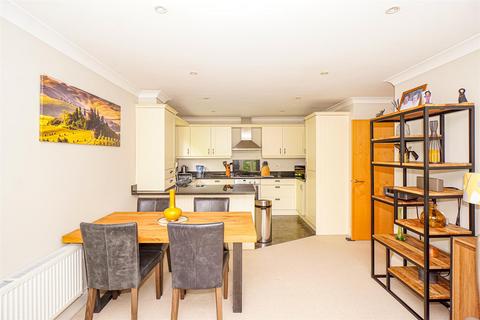 2 bedroom flat for sale, Hollington Park Road, St. Leonards-On-Sea