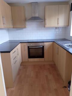 2 bedroom house to rent, Salters Close, Worcester WR4