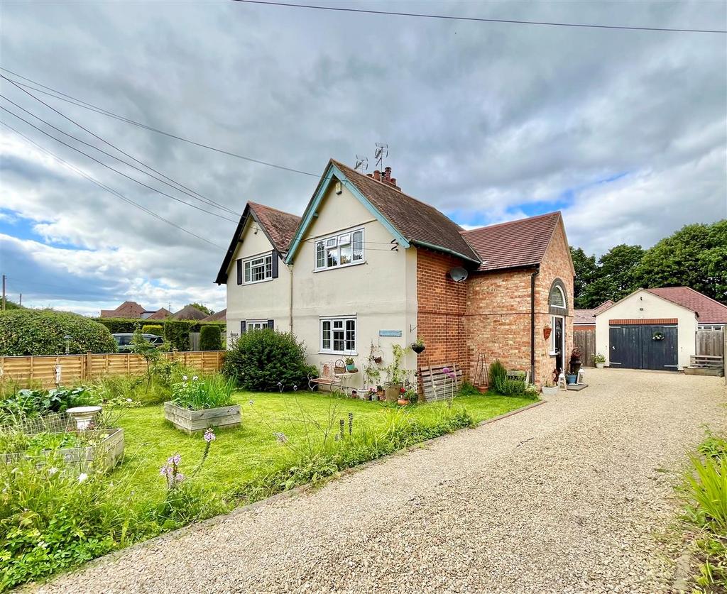 Naas Lane, Gloucester GL2 3 bed semidetached house for sale £375,000