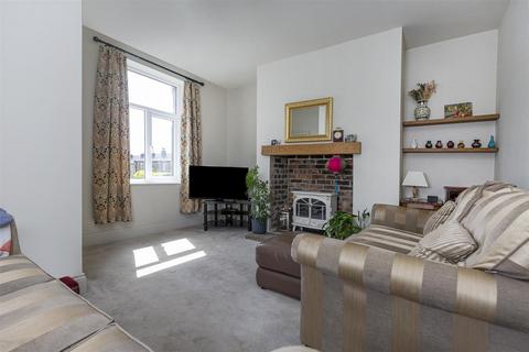 3 bedroom terraced house for sale, Haywood Avenue, Huddersfield HD3