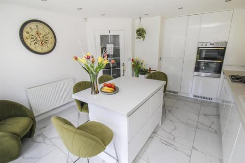 23 Clarendon Close, Corby, NN18 8DQ