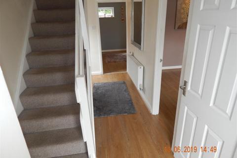 3 bedroom terraced house to rent, Binton Close, Matchborough East, Redditch