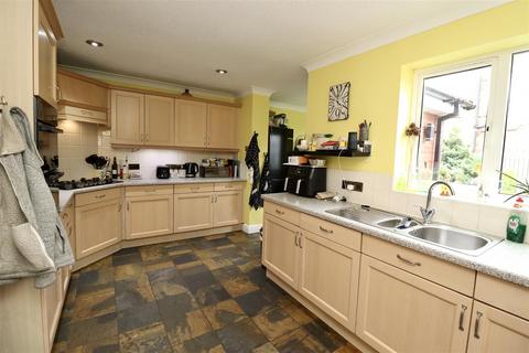 4 bedroom detached house for sale, Shipman Road, Market Weighton