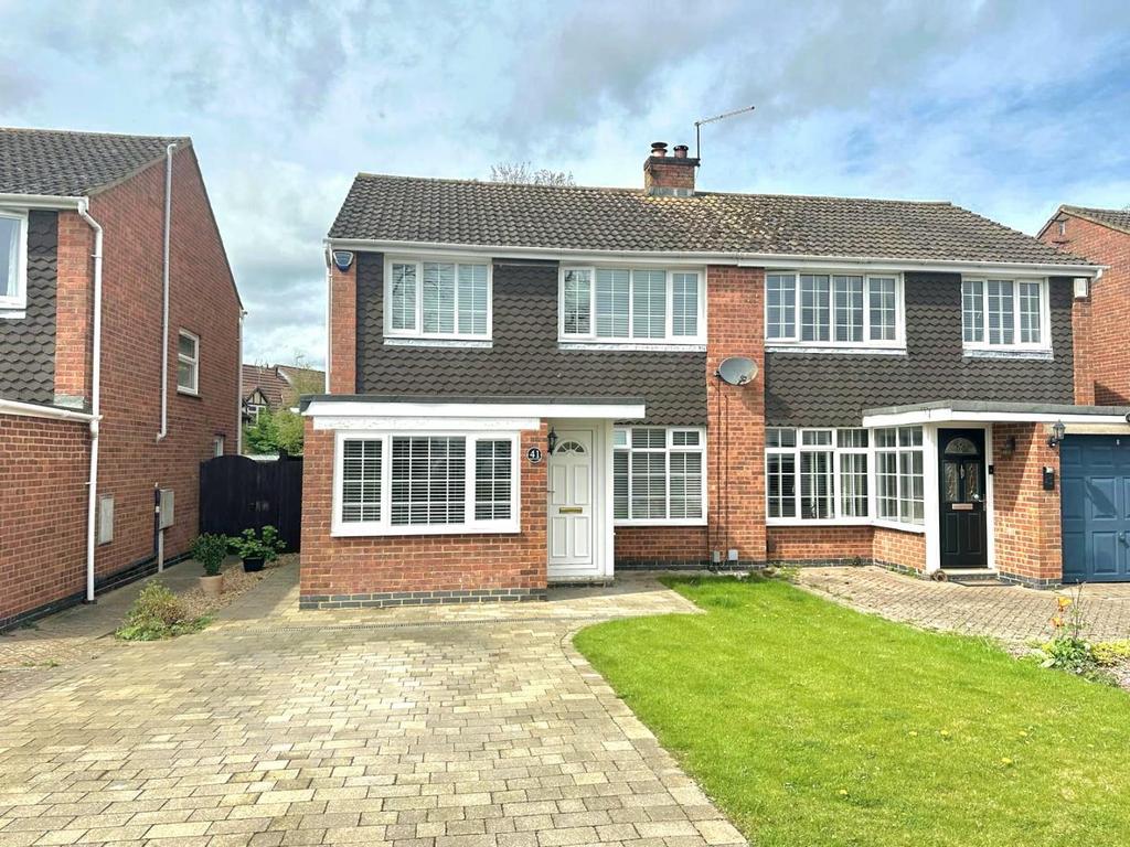 Brockwood Close, Northampton NN5 3 bed semi-detached house for sale - £ ...