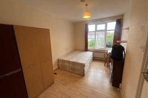 1 bedroom in a house share to rent, East Lane, Wembley