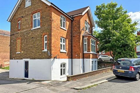 2 bedroom flat for sale, Linkfield Street, Redhill