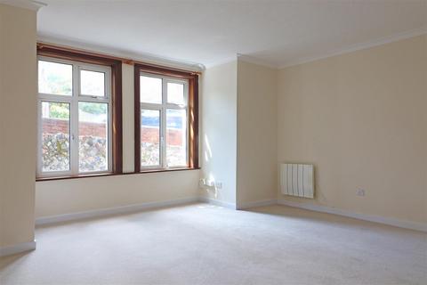 2 bedroom flat for sale, Linkfield Street, Redhill